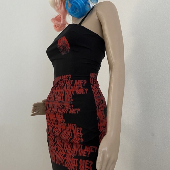 Black and Red Graphic Dress Hot Topic - Picture 4 of 10